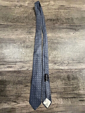 VINTAGE D’ore (Levy Brothers) Fleur-de-Lis Pattern Tie in Blue